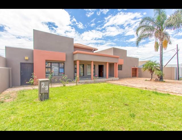 4 BEDROOM FREEHOLD FOR SALE IN MARLBORO GARDENS